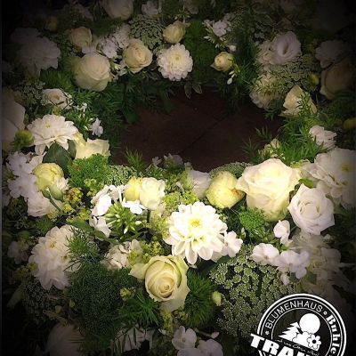 5. Kranz, rund gesteckt